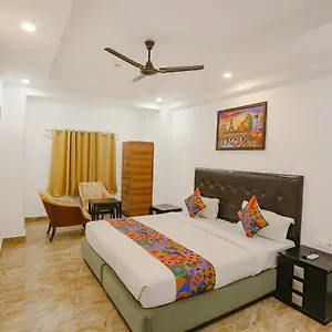 3* Hotel Fabexpress Taj Residency Near Yashobhoomi Convention Centre